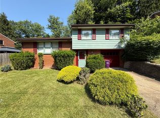 376 Holiday Park Dr, Pittsburgh, PA 15239