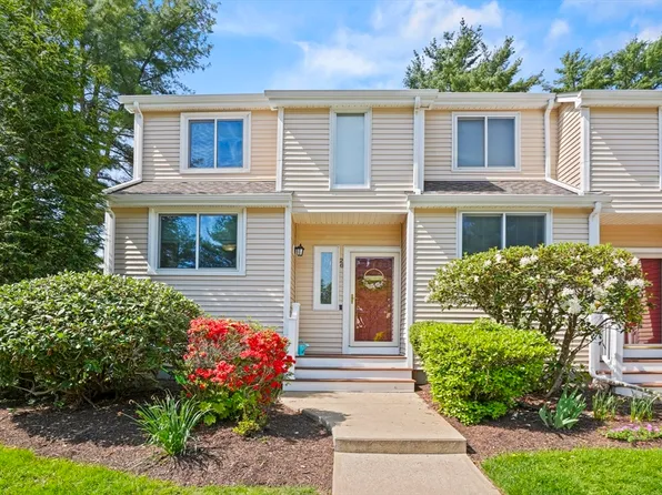 26 Gaslight Ln #26, North Easton, MA 02356