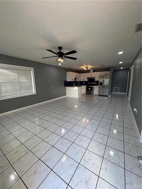 3 bed, 1.0 bath, 1064 sqft, $1,300 — Photo 2