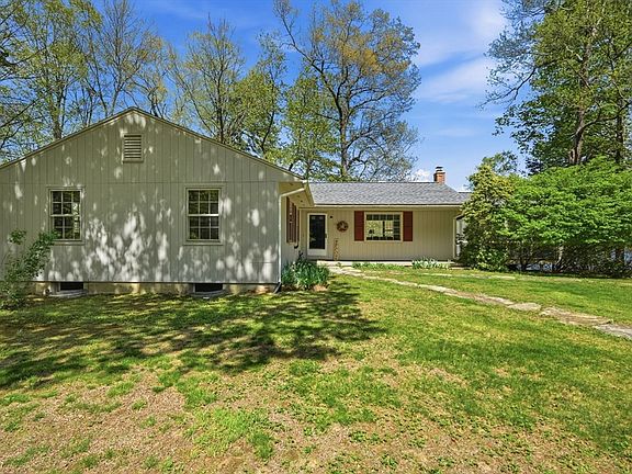 2nd image of 13 Cider Mill Rd