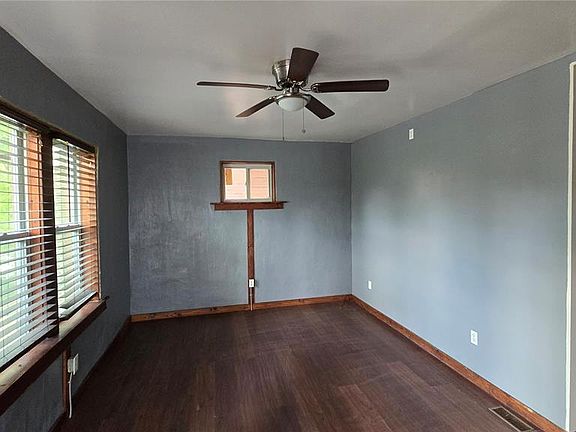 2nd image of 4236 W Aldine Ave