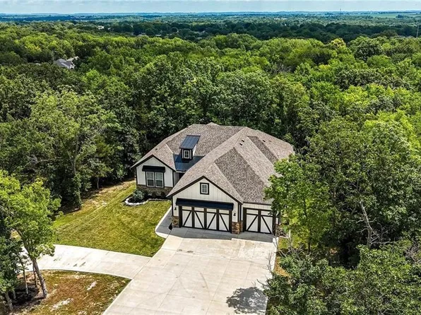 1807 SW Cemetery Rd, Oak Grove, MO 64075