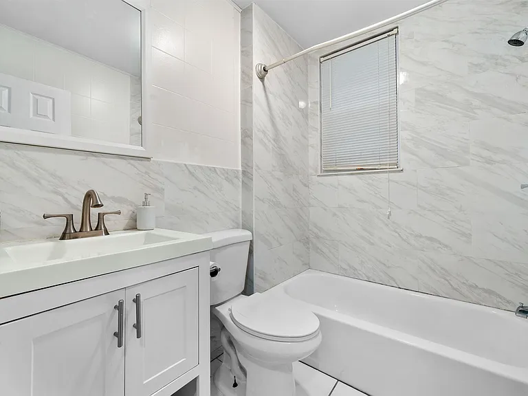 40 W 52nd St #1F — Photo 9
