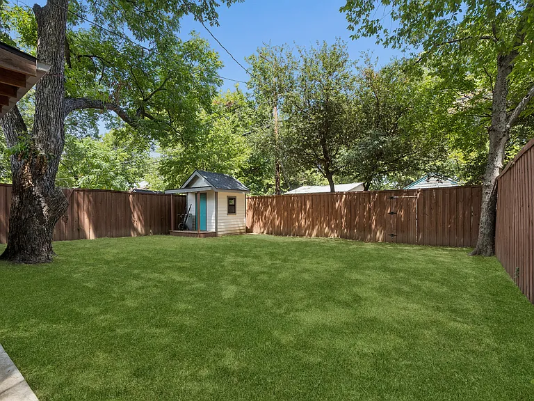 710 N Madison Ave — Photo 19