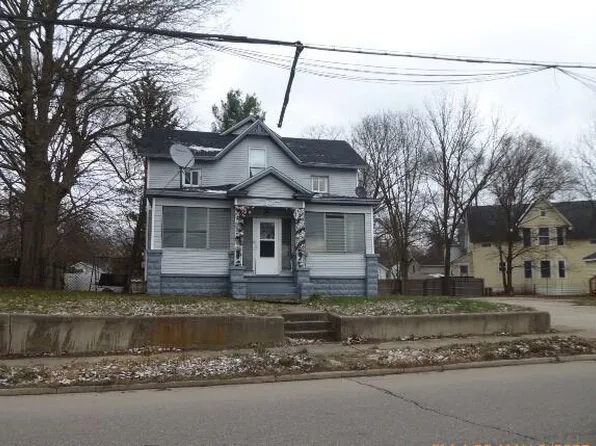 327 S 3rd St, Niles, MI 49120