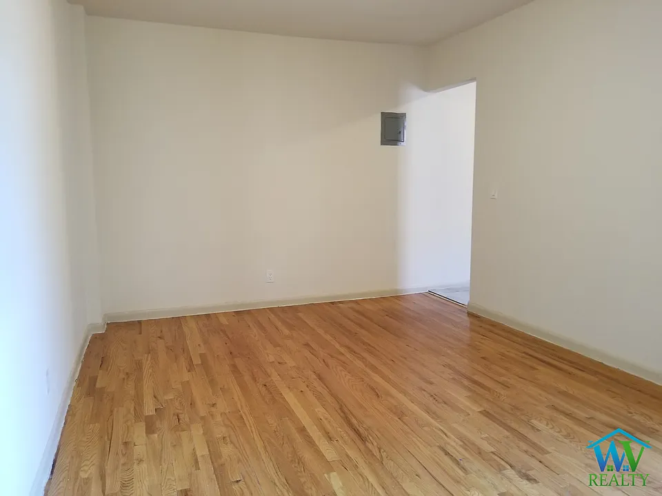 2301 Creston Ave #B3