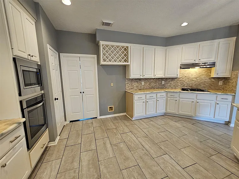 15015 Dawnbrook Dr — Photo 9