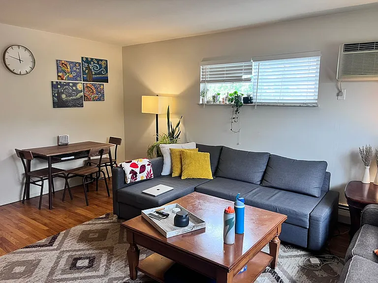 1241 Corbett St #4 — Photo 6