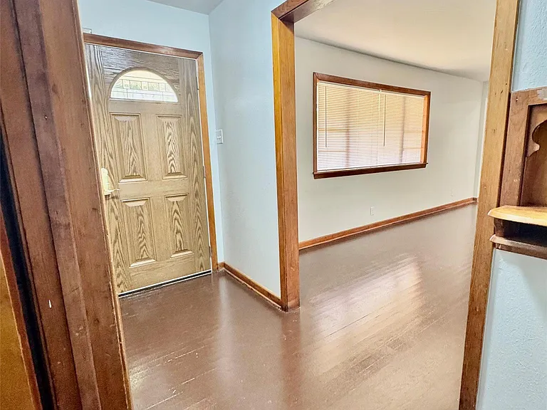 1701 Gillette St — Photo 10
