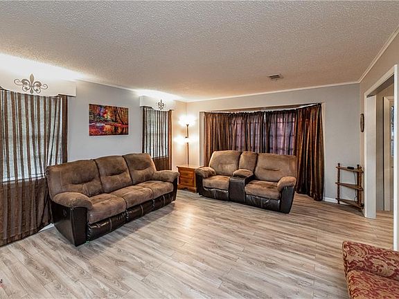 4th image of 8 Pine Terrace Dr