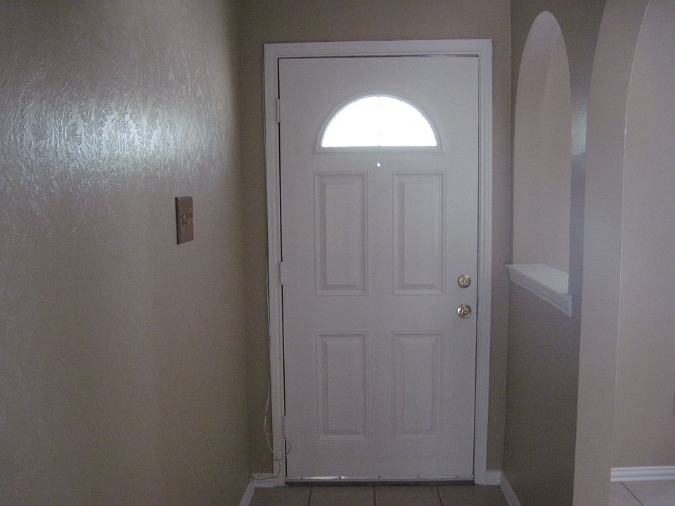 1st image of 2514 Sam Houston Dr