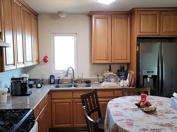 4th image of 328 W Elk Ave