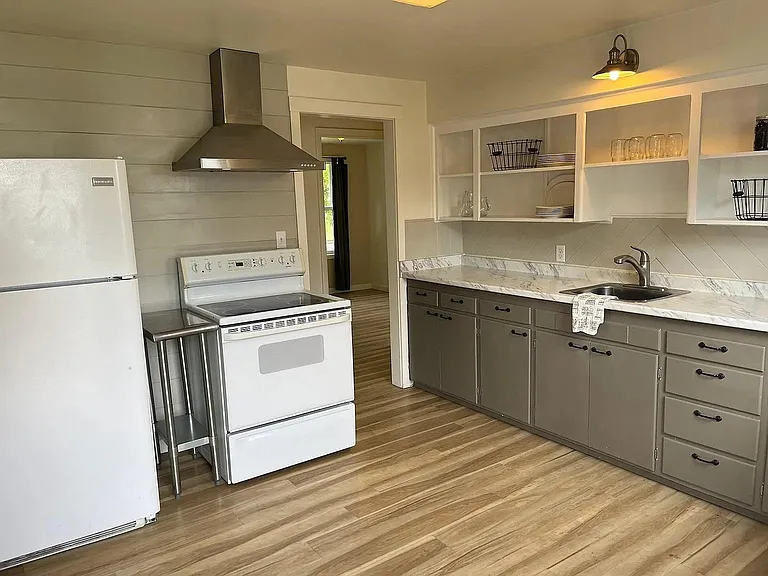 808 E Ermina Ave — Photo 6