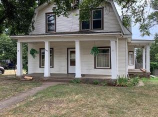 706 E 2nd St, Ellsworth, KS 67439