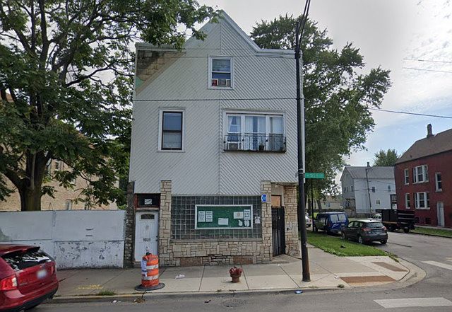 1st image of 1525 W 51st St