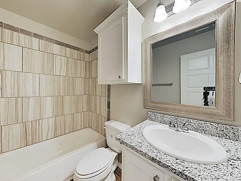 17657 Macarthur Park Dr — Photo 16