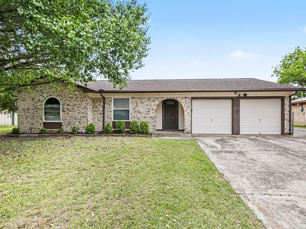 902 Kerry St, Benbrook, TX 76126