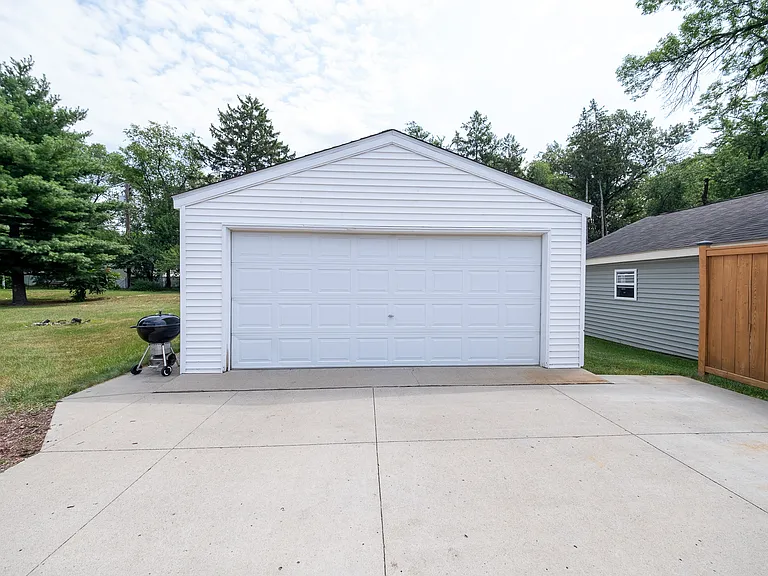 9433 Chicago Ave S — Photo 35