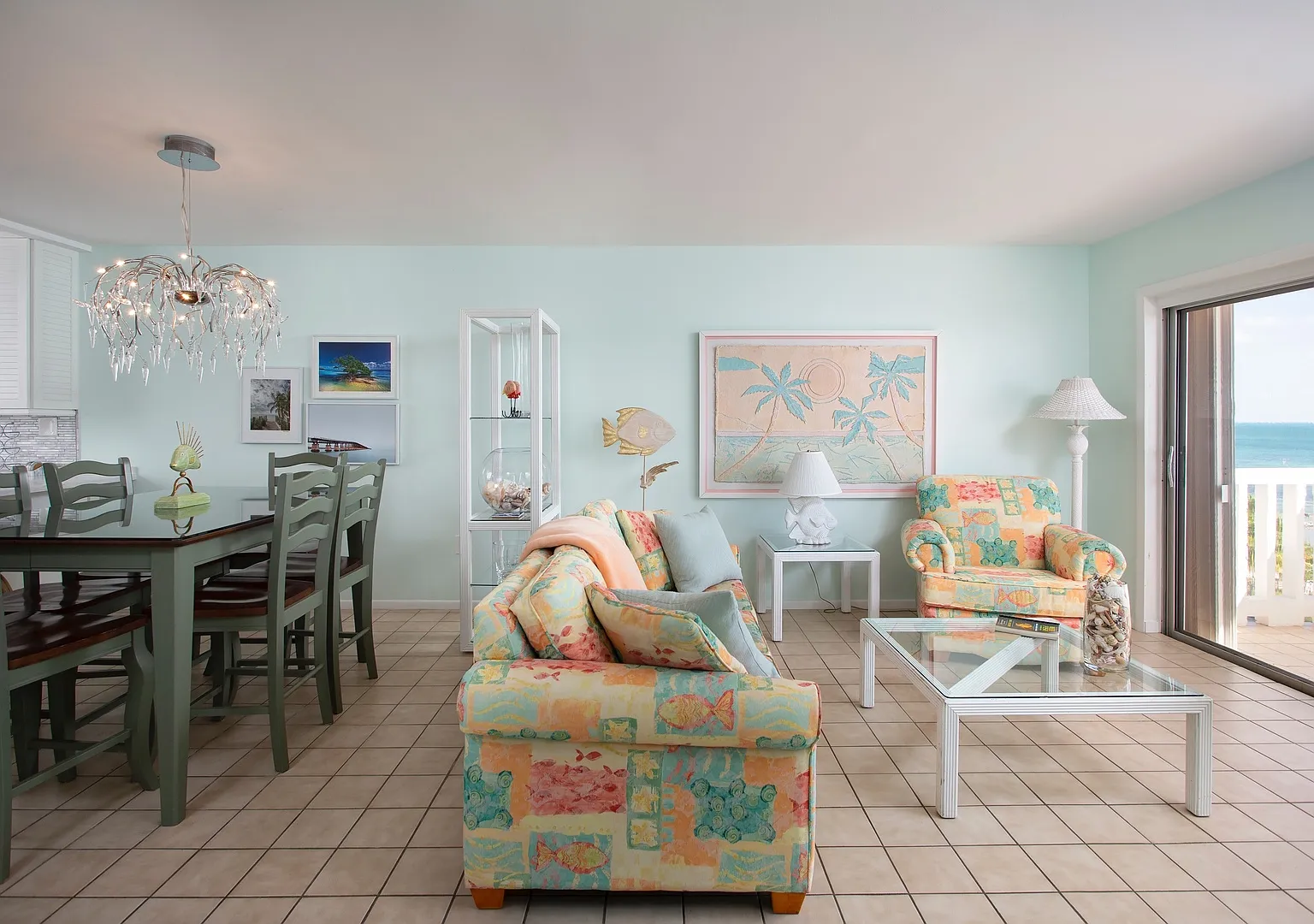 1 Bedroom 1 Bathroom Furnished Top Floor Direct Ocean View Condo — Photo 3