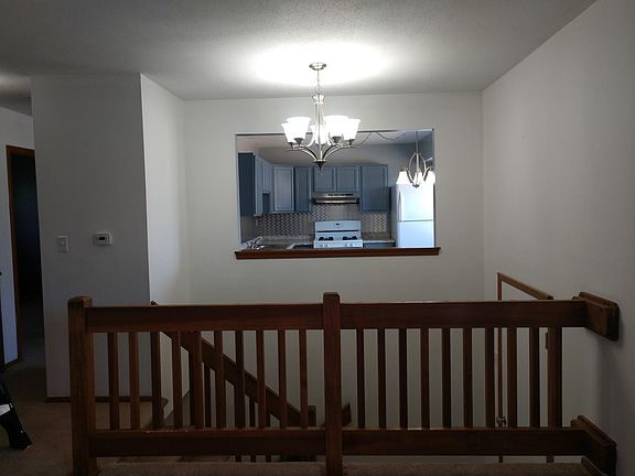3rd image of 2619 Woodlawn Ave