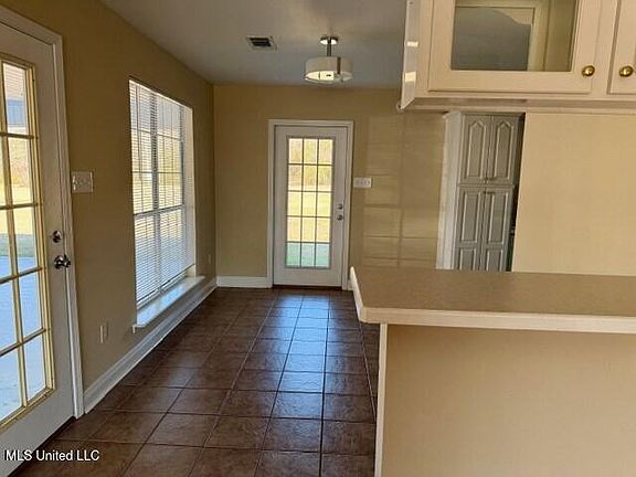 5th image of 38 Wyatt Ln