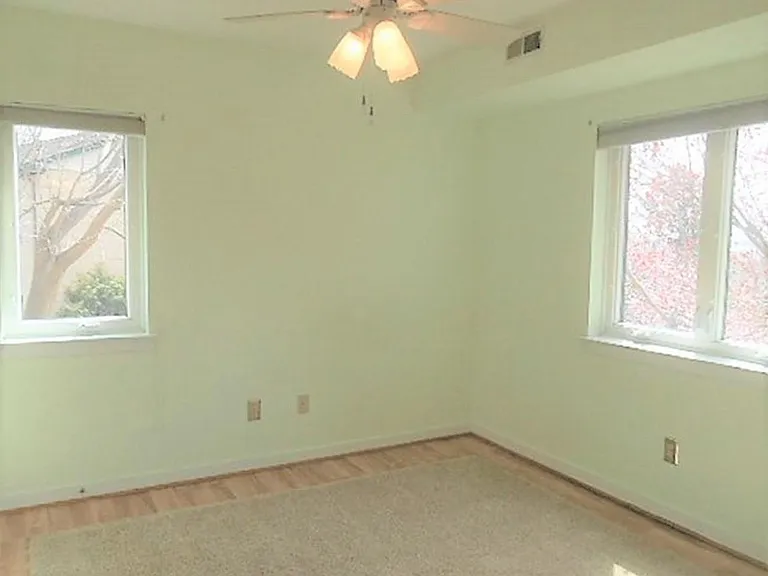 3904 Eastview Ln — Photo 5