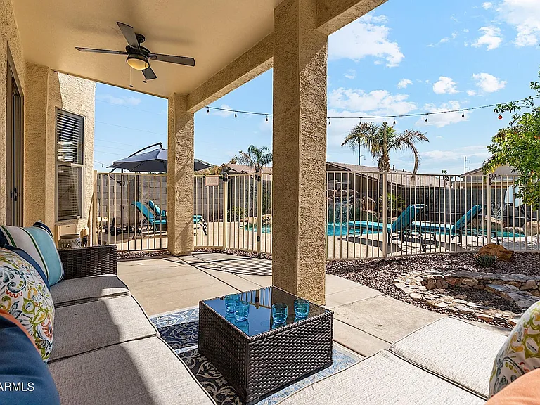 1125 E Irma Ln — Photo 47