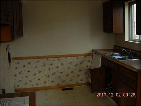 4th image of 2430 Villa Ave