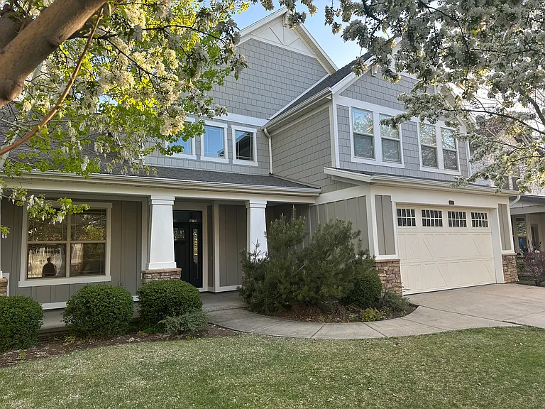497 E Mission Dr — Photo 2