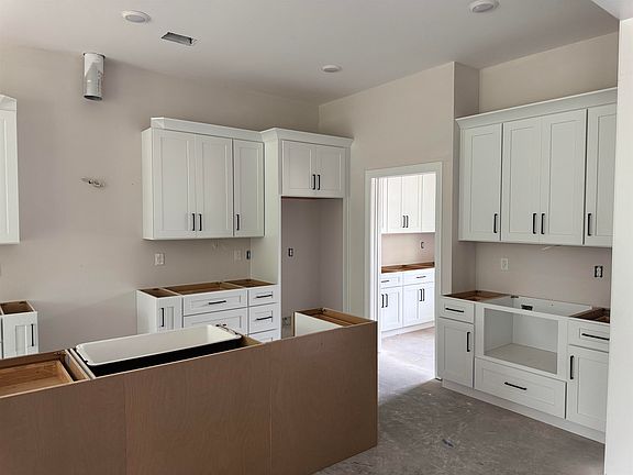 5th image of 116 Pottery Landing Dr.