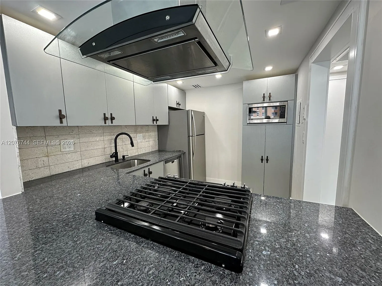 Parker Plaza Condo Estate — Photo 4