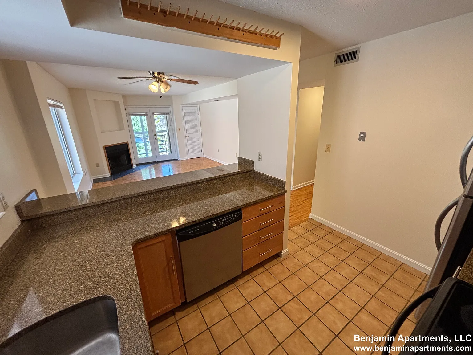 2 bed, $4,000 — Photo 4
