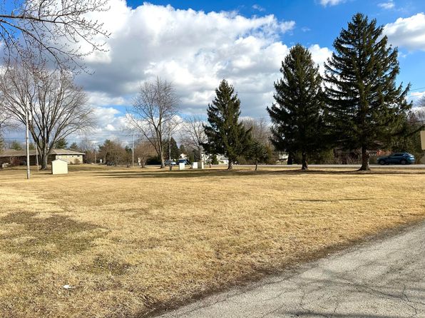 9251 Kardel Dr, Saint John, IN 46373