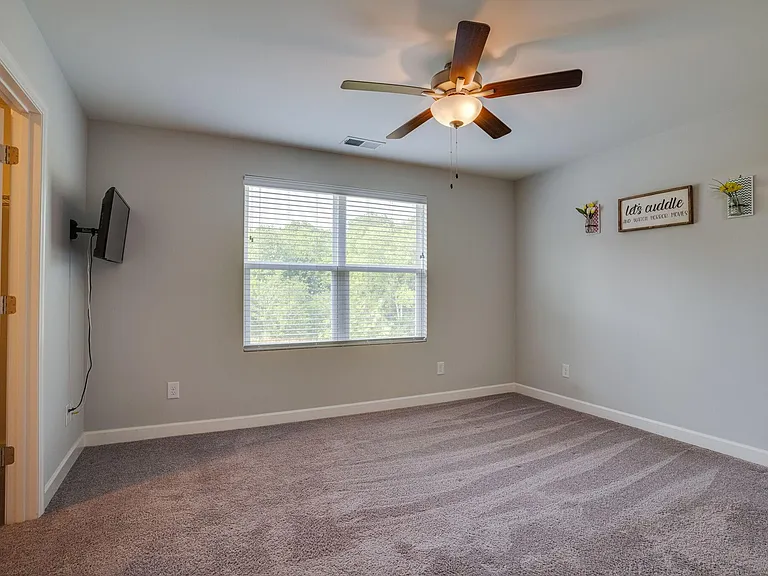 248 Mansfield Dr — Photo 20