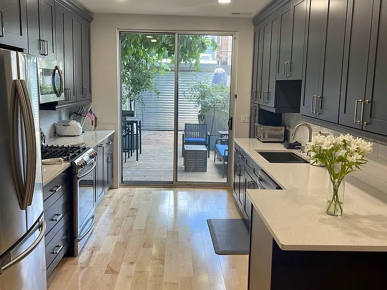 606 14th Pl NE — Photo 17