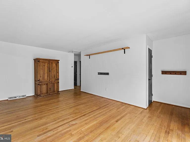203 Maple St — Photo 5