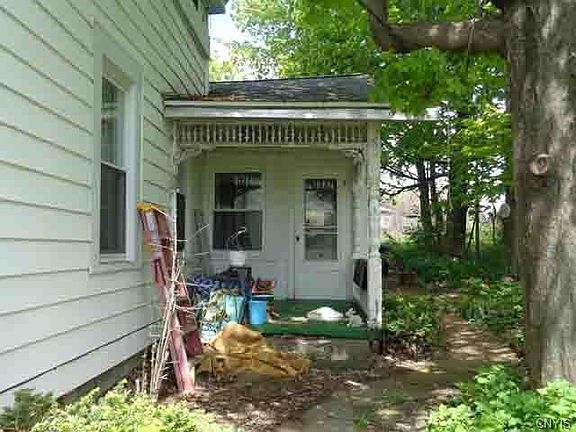3rd image of 1838 E Lake Rd