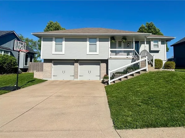 501 SW Whitestone Dr, Grain Valley, MO 64029