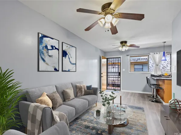 3003 Ala Napuaa Pl APT 401, Honolulu, HI 96818