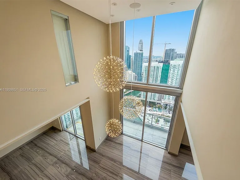92 SW 3rd St #Penthouse 5213 — Photo 13