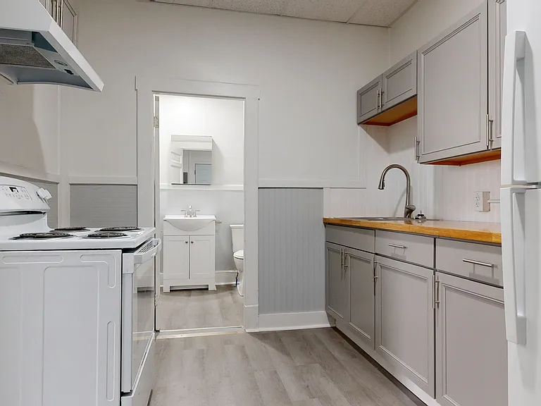 901 Main St #4 — Photo 11