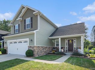 735 Cascade Ave, Fenton, MI 48430