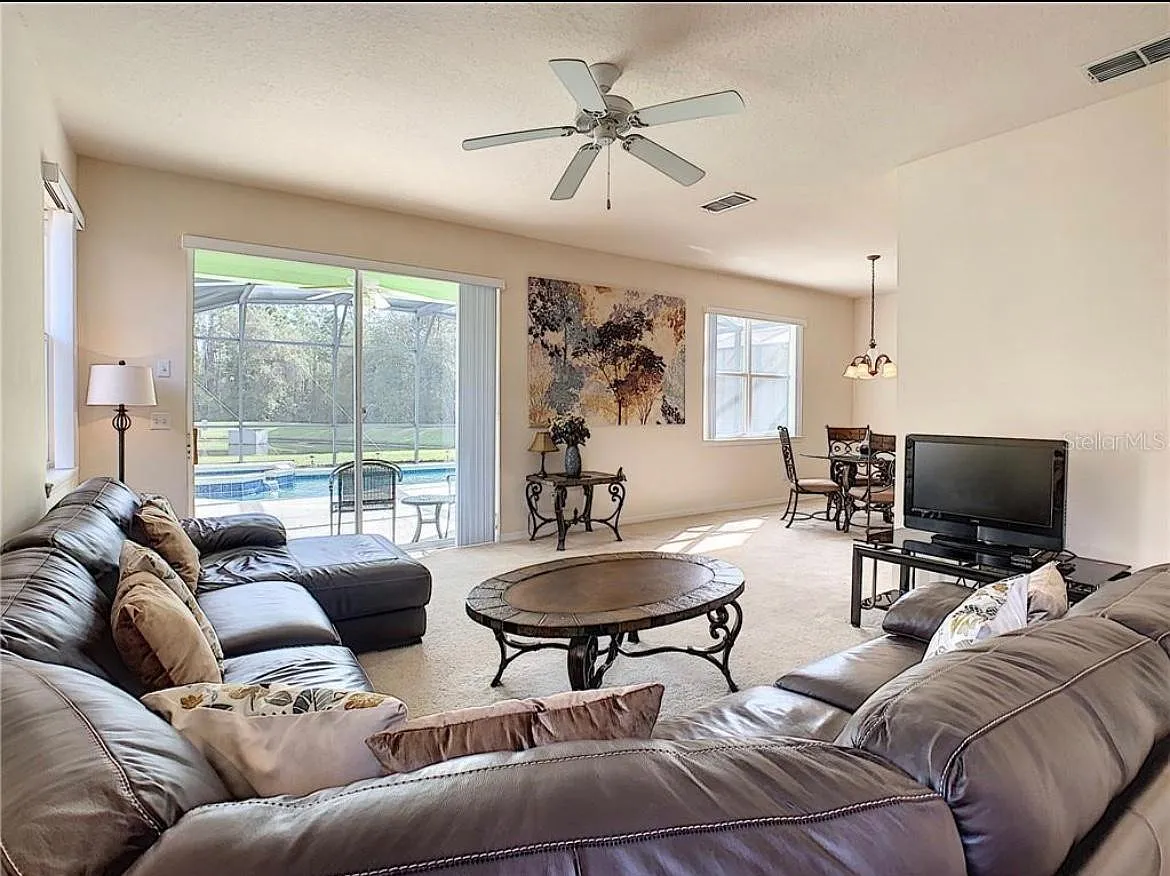 208 Hammock Ct — Photo 2