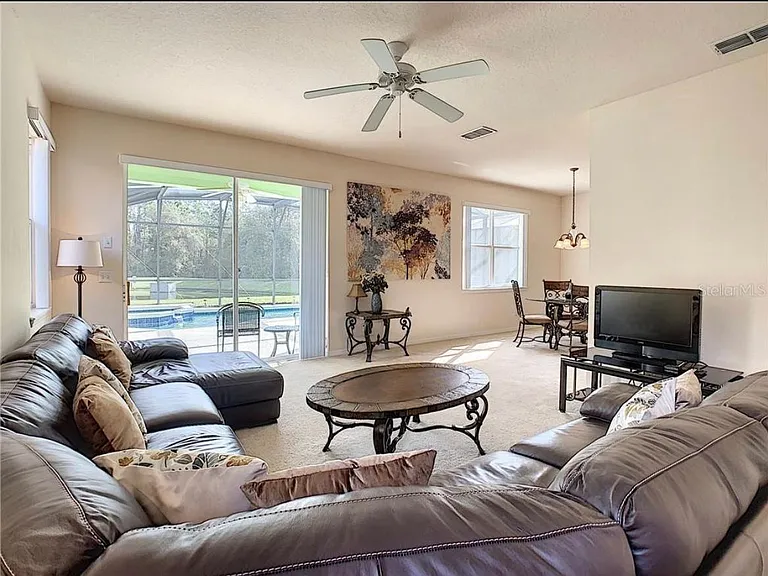208 Hammock Ct — Photo 3