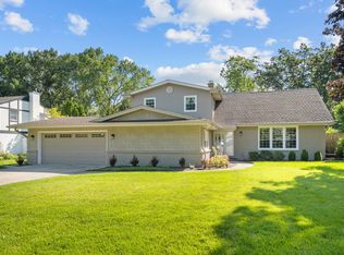 1319 Burr Oak Rd, Lake Forest, IL 60045