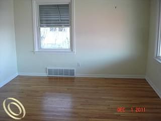 3rd image of 22338 Maple St