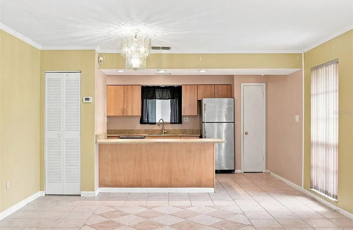 2 bed, 2.0 bath, 992 sqft, $1,525 — Photo 2
