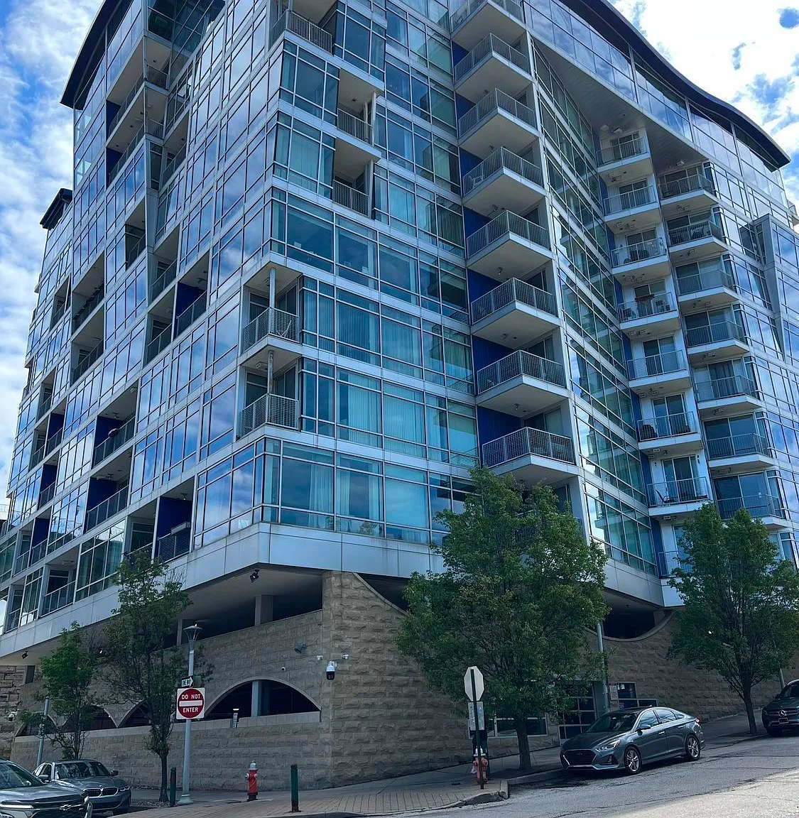 2 bed, 2.0 bath, 1141 sqft, $2,400 — Photo 1