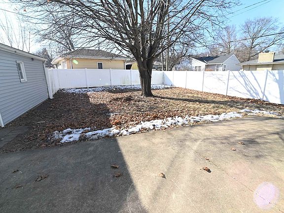 4th image of 3411 Wesleyan Ave