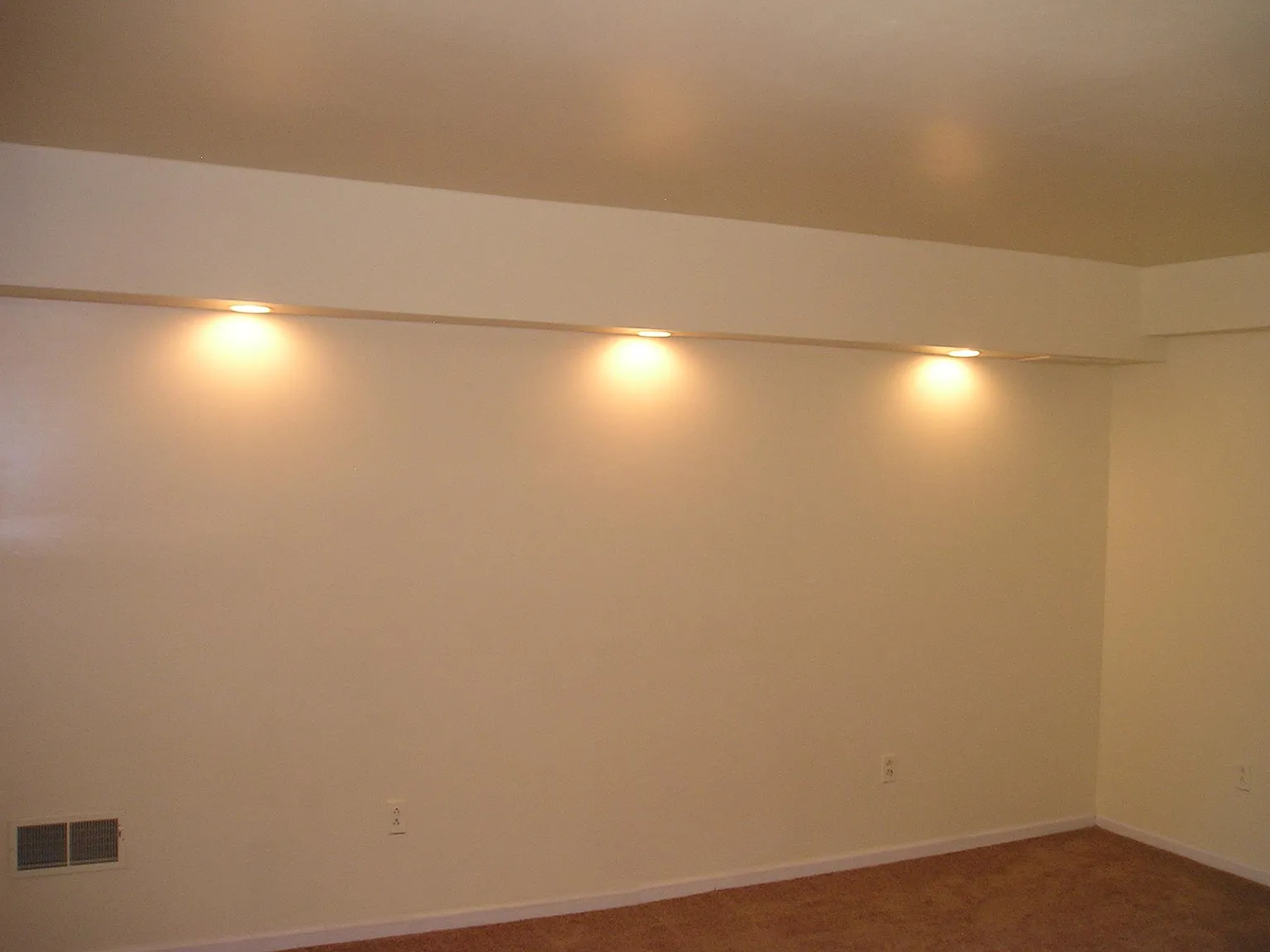 2 bed, 1.5 bath, 800 sqft, $1,400 — Photo 2